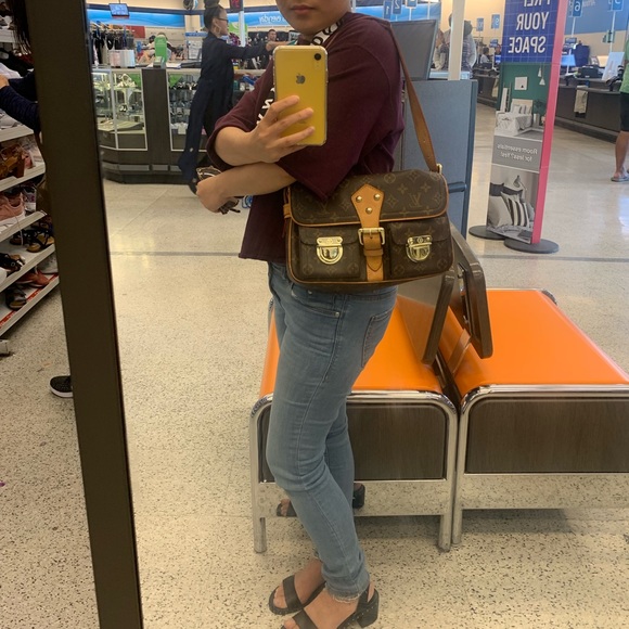 100% Authentic Louis Vuitton Hudson pm - Picture 8 of 8